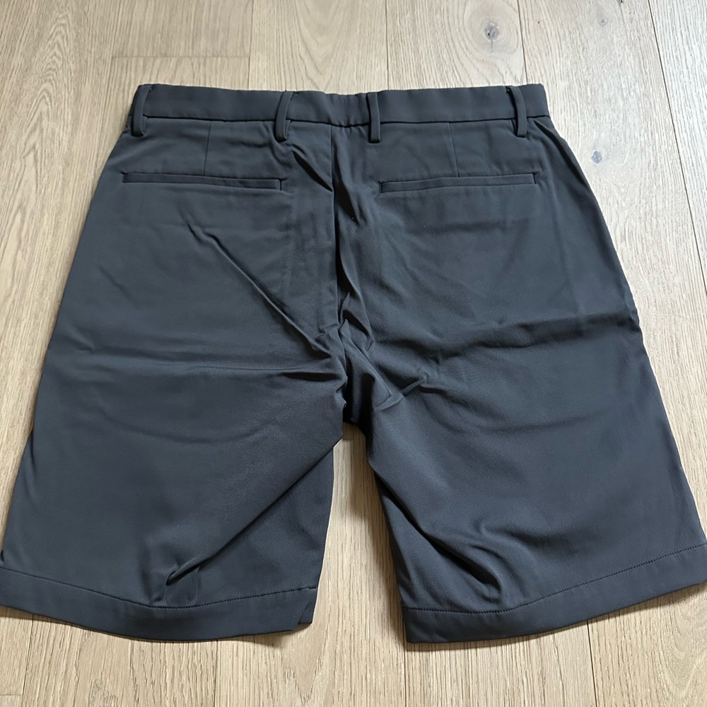 Theory Grey Ascend Tech Shorts Size 30 - Picture 6 of 8